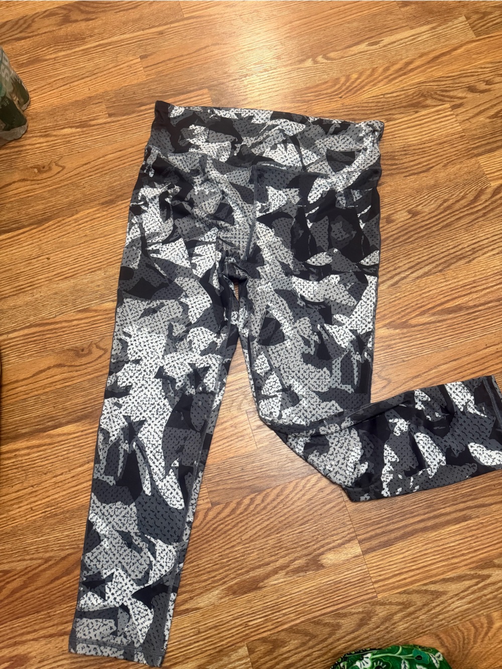 Mono B Girls Black & Gray Camo Performance Leggings